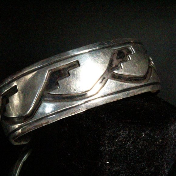 Vintage Sterling Silver Hopi Native American Overlay Cuff Bracelet - Picture 8 of 11